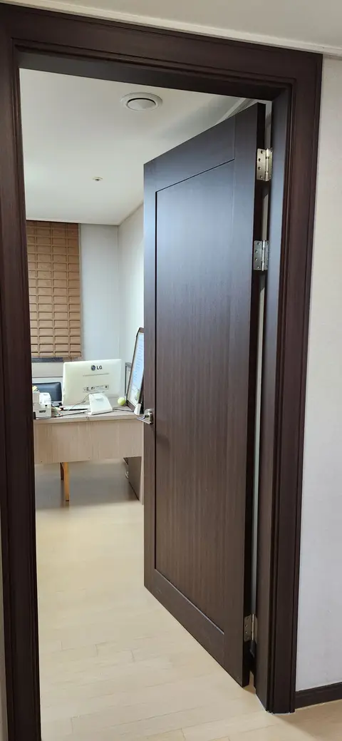 플로리체위례 방문 · 문틀 시공