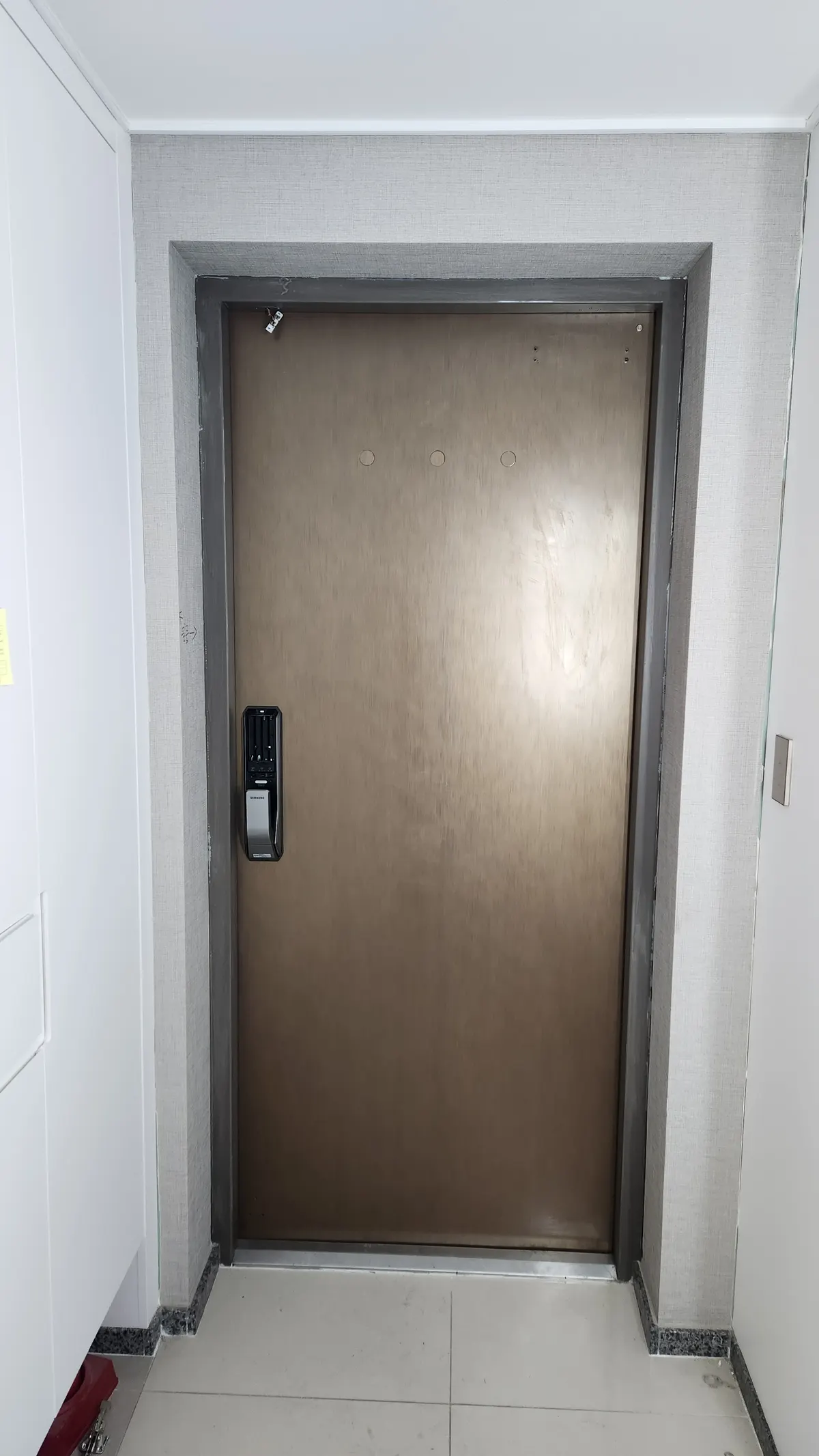 북한산두산위브 현관문 시공 전