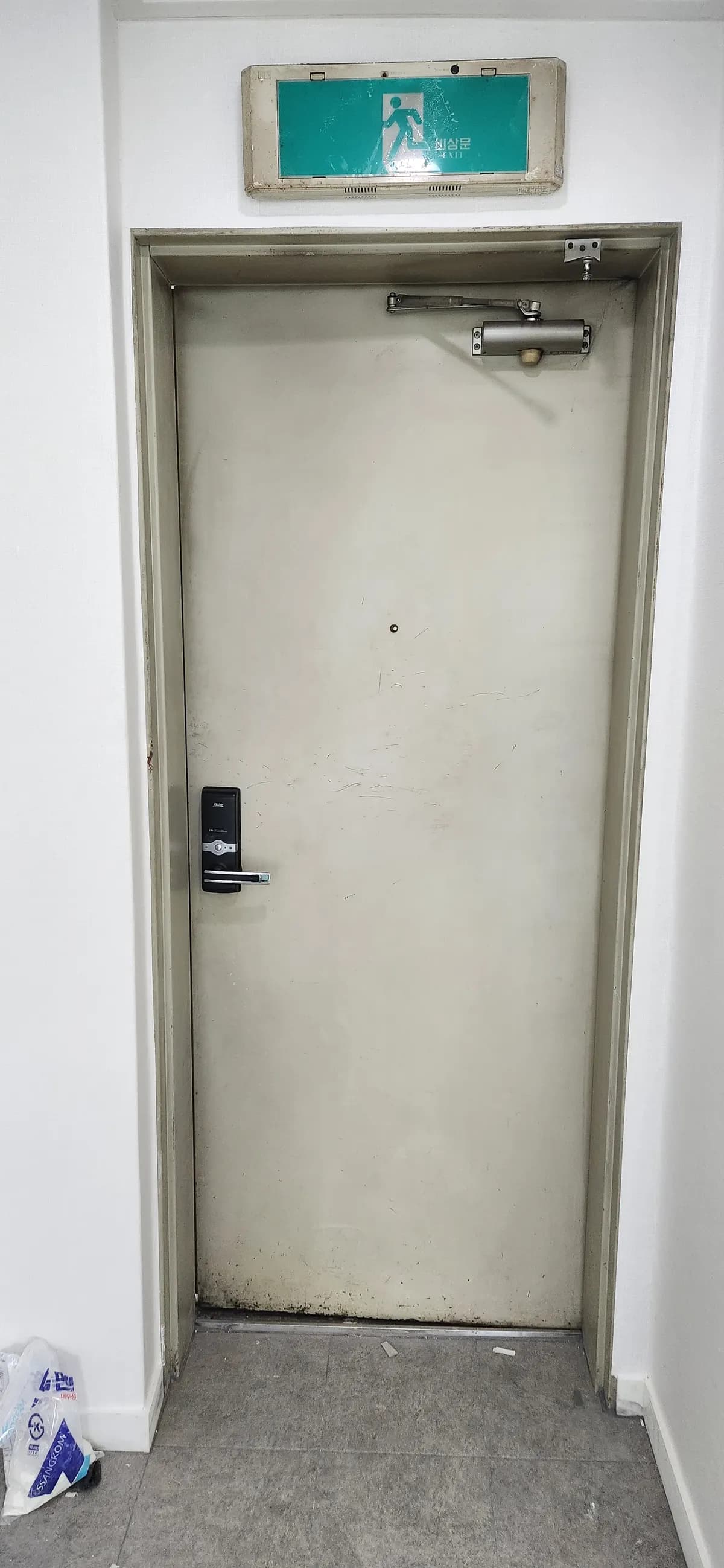 중구 오피스텔 방화문 시공 전